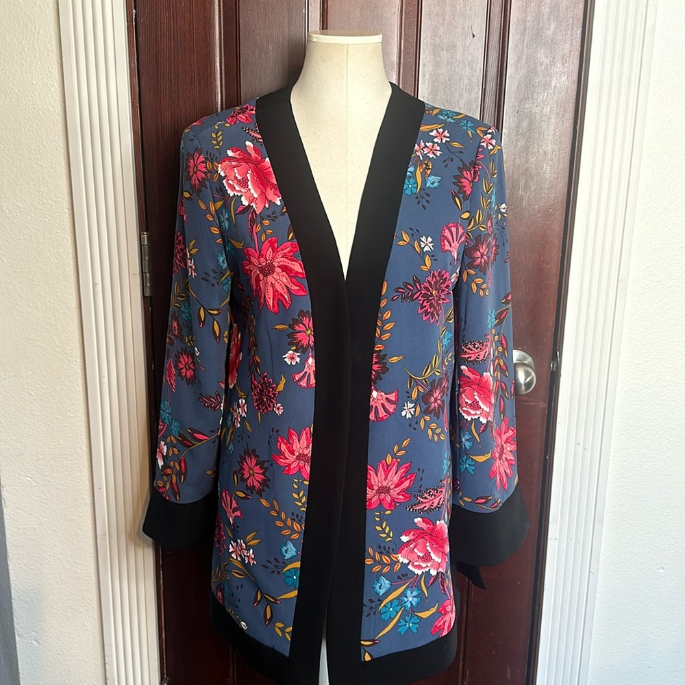 LOFT  NWOT beautiful floral kimono.